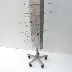 Yonhoo - Equipamiento Comercial | EXPOSITOR GIRATORIO PANEL PERFORADO | Ref. 1010